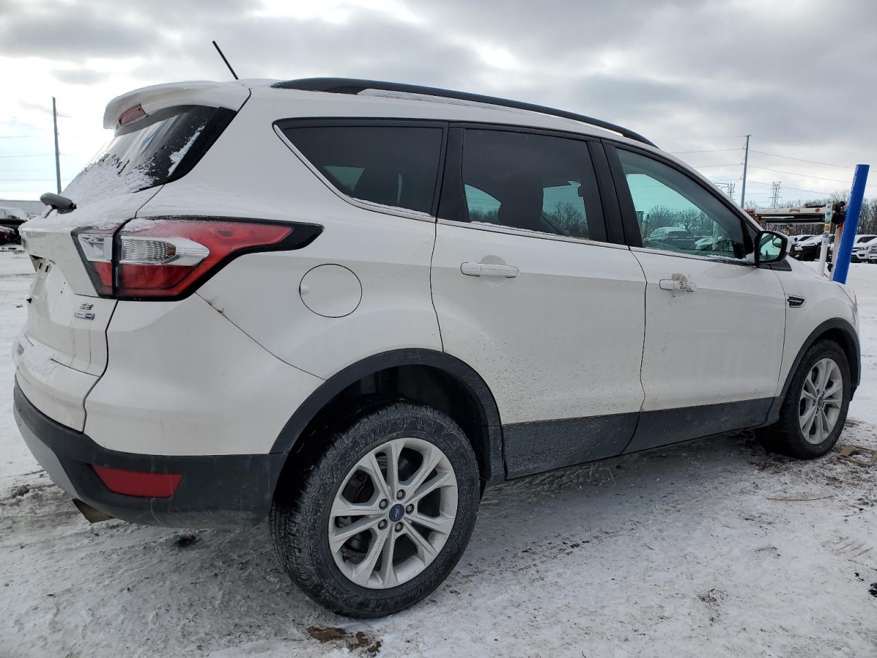 VIN 1FMCU9GD9JUB41332 2018 FORD ESCAPE no.3