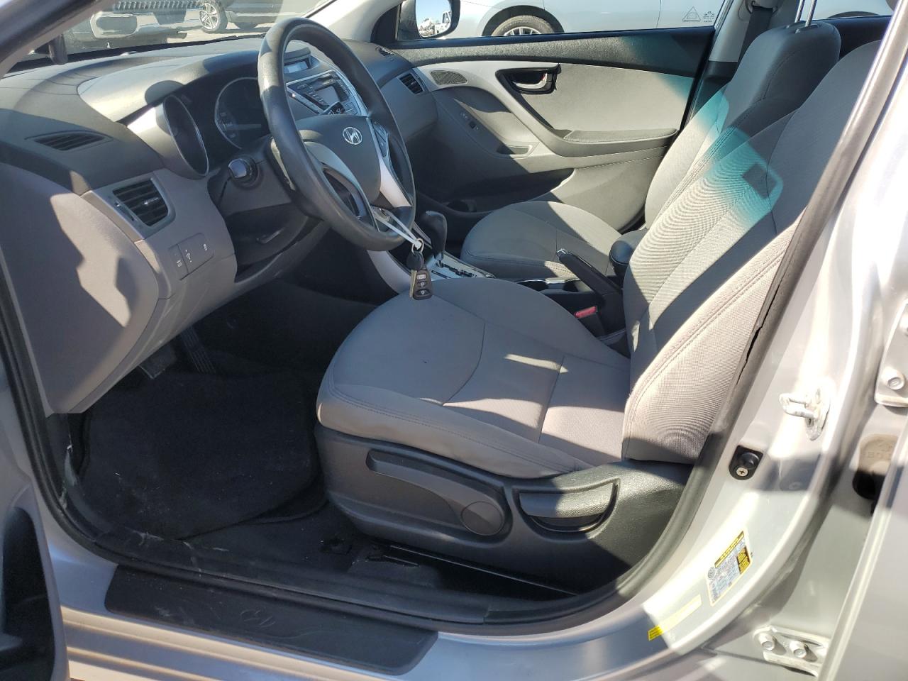 2012 Hyundai Elantra - Image 7