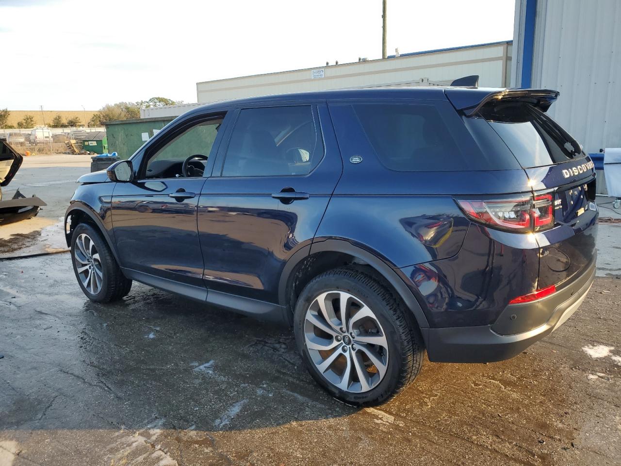 2020 Land Rover Discovery - Image 2