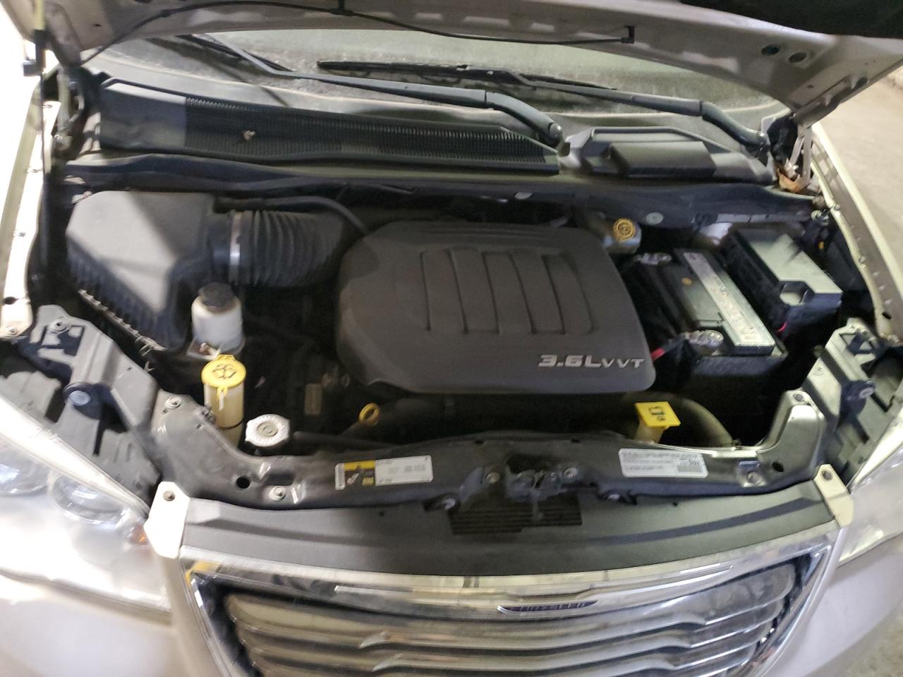 2016 Chrysler Town & Country - Image 12