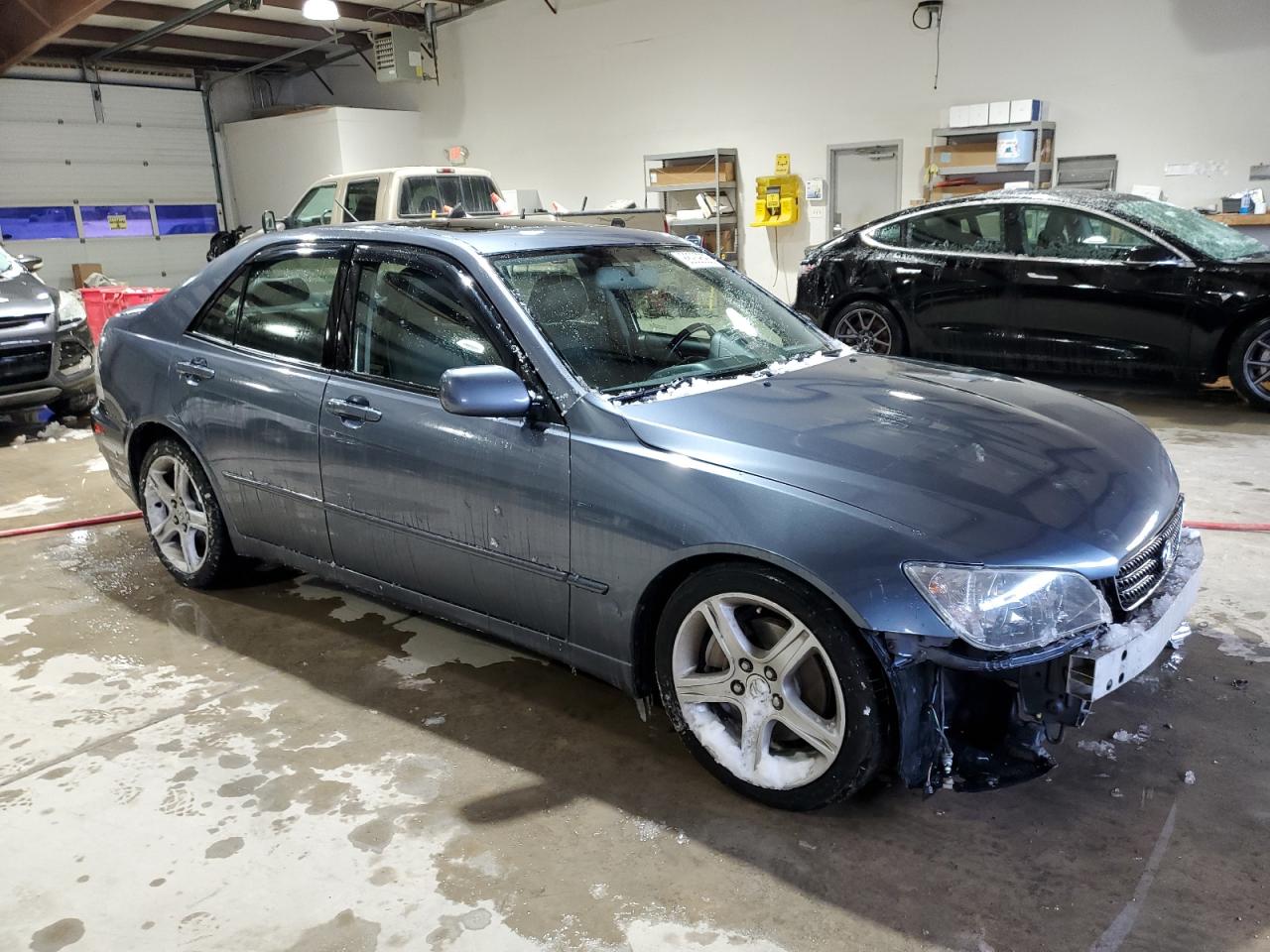 2004 Lexus IS - Image 4