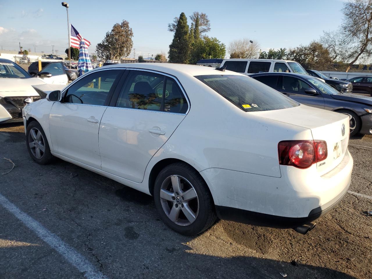 2009 Volkswagen Jetta - Image 2