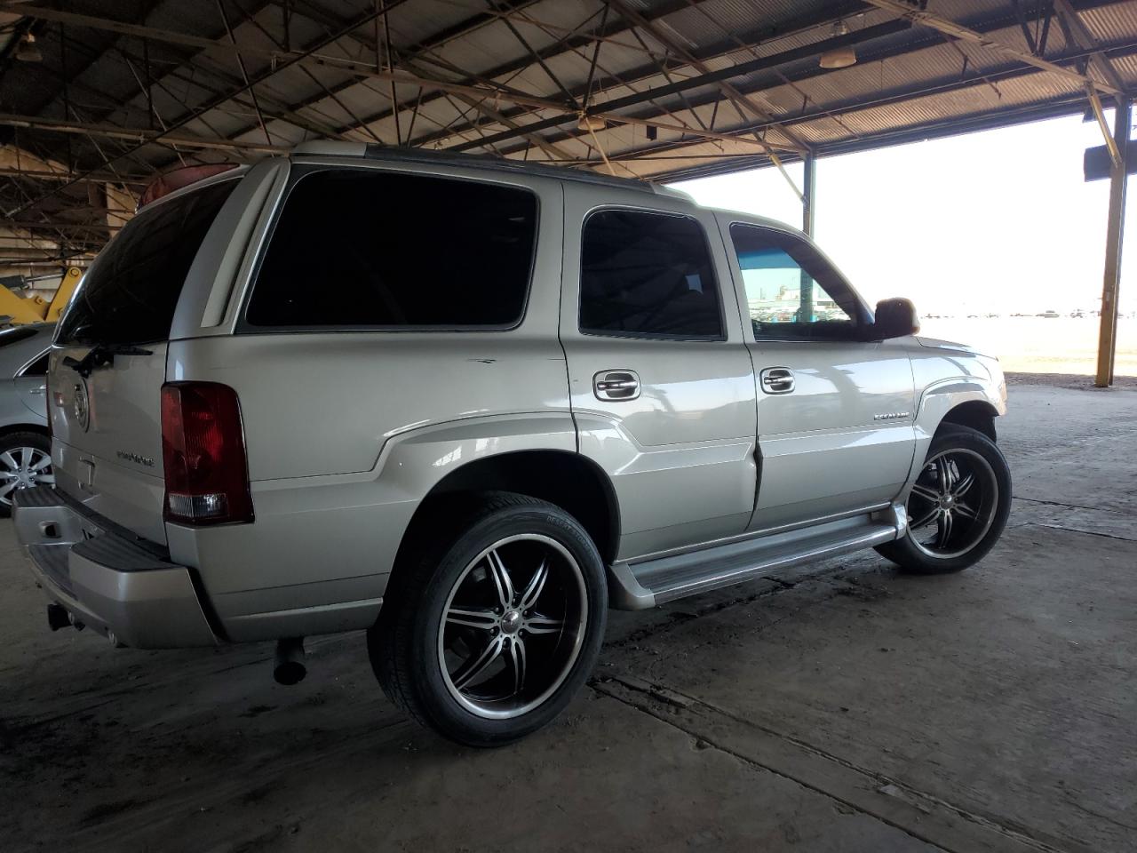 2005 Cadillac Escalade - Image 3