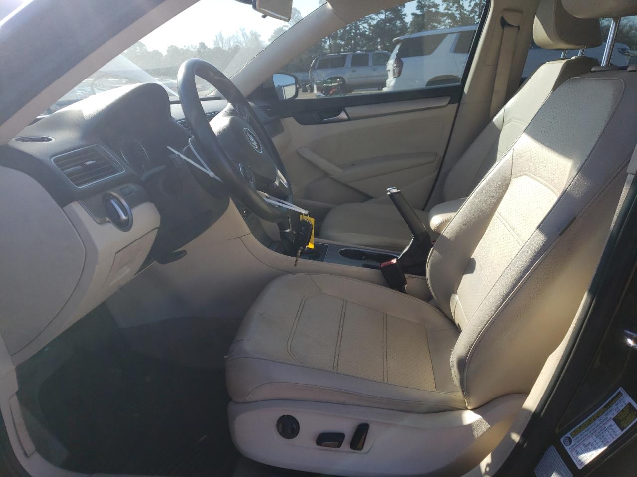 2015 Volkswagen Passat - Image 7