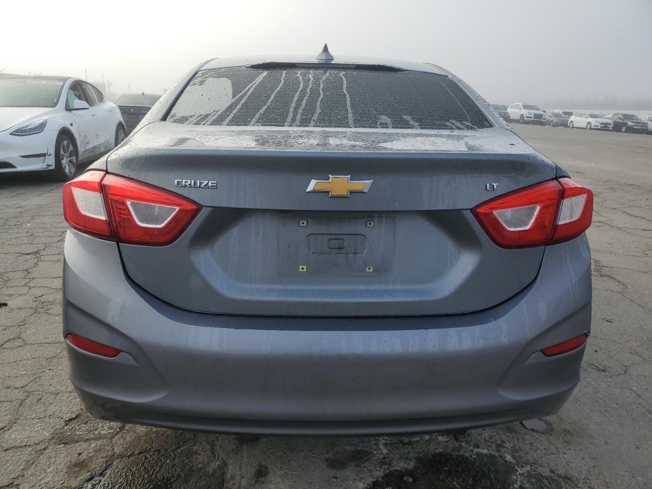 2018 Chevrolet Cruze - Image 6