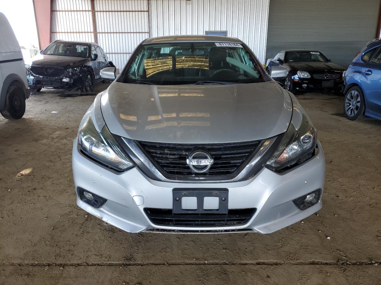 2017 Nissan Altima - Image 5