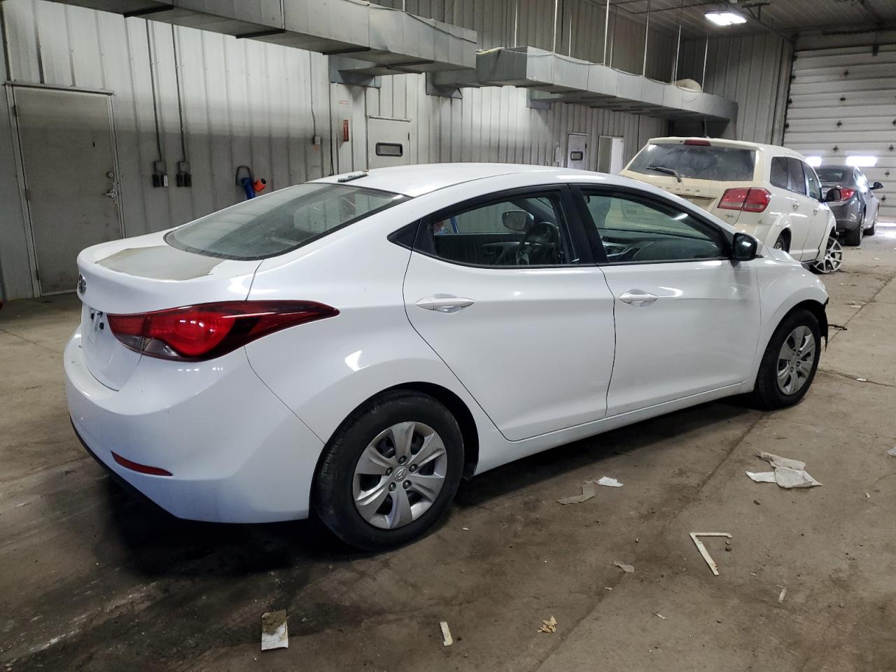 2016 Hyundai Elantra - Image 3