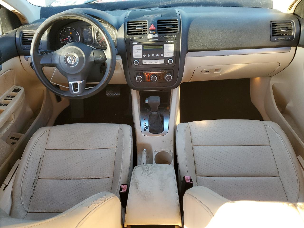 2010 Volkswagen Jetta - Image 8
