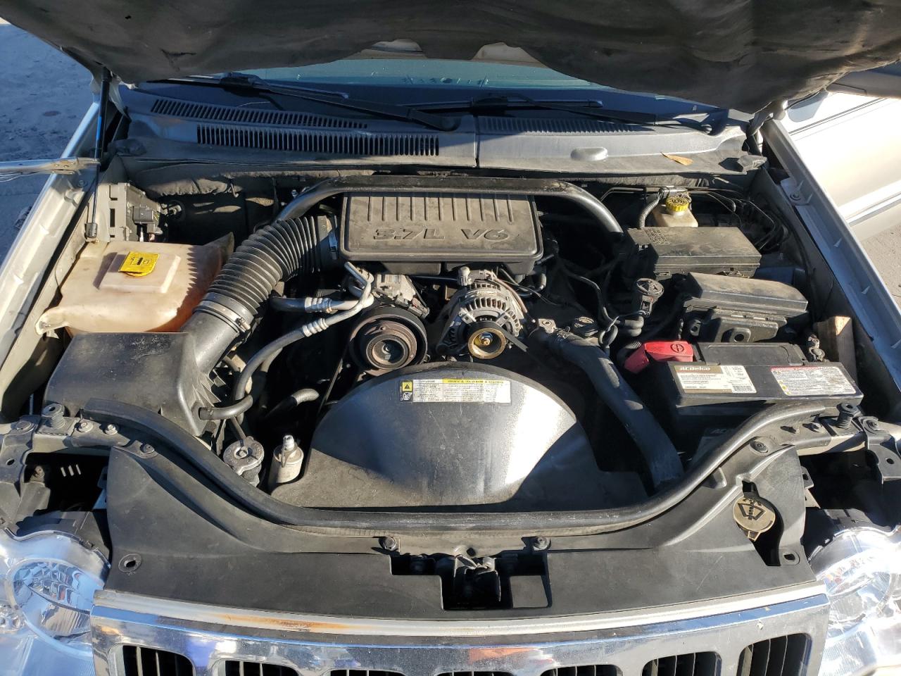 2010 Jeep Grand Cherokee - Image 13
