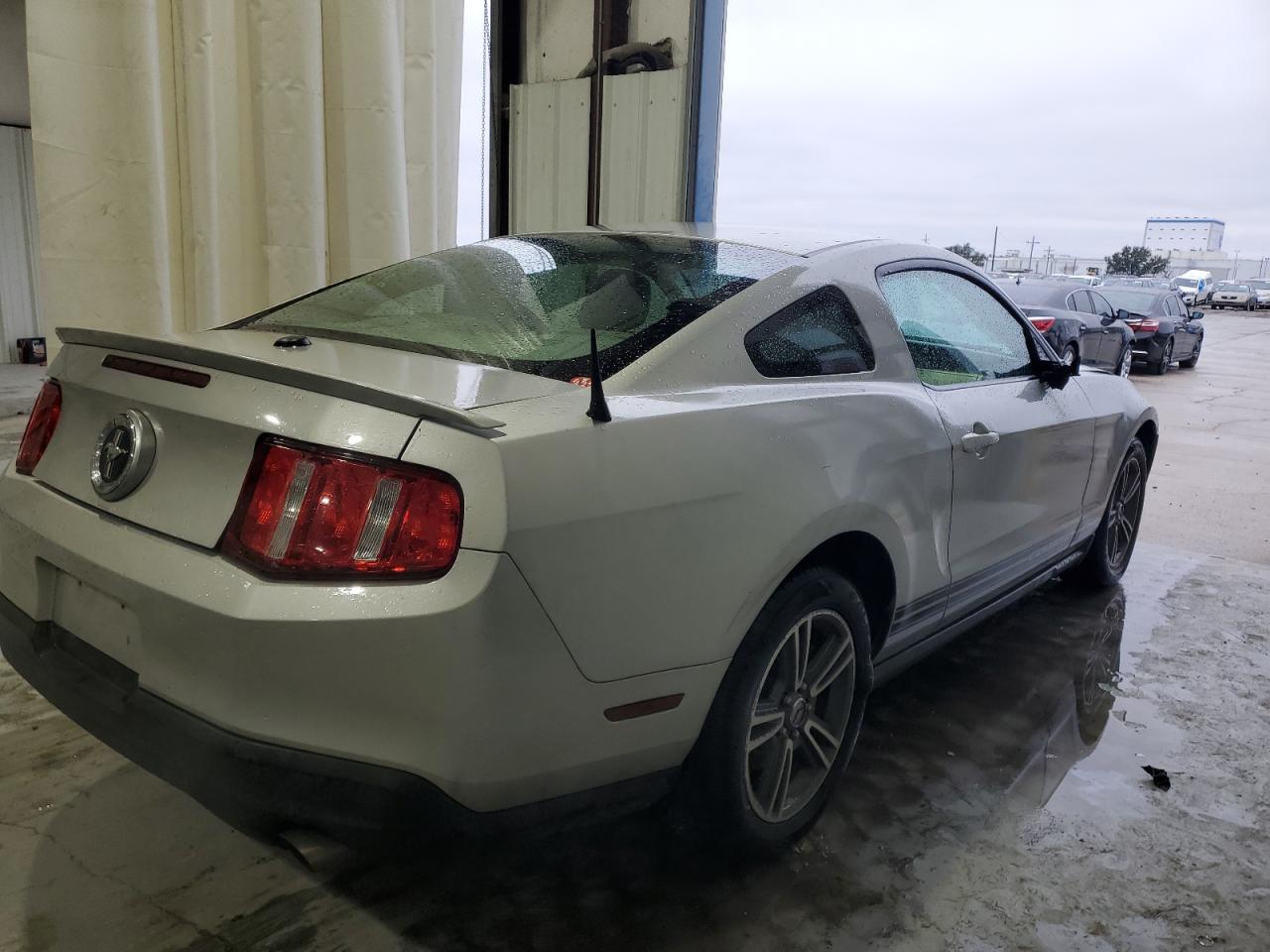 2010 Ford Mustang - Image 3