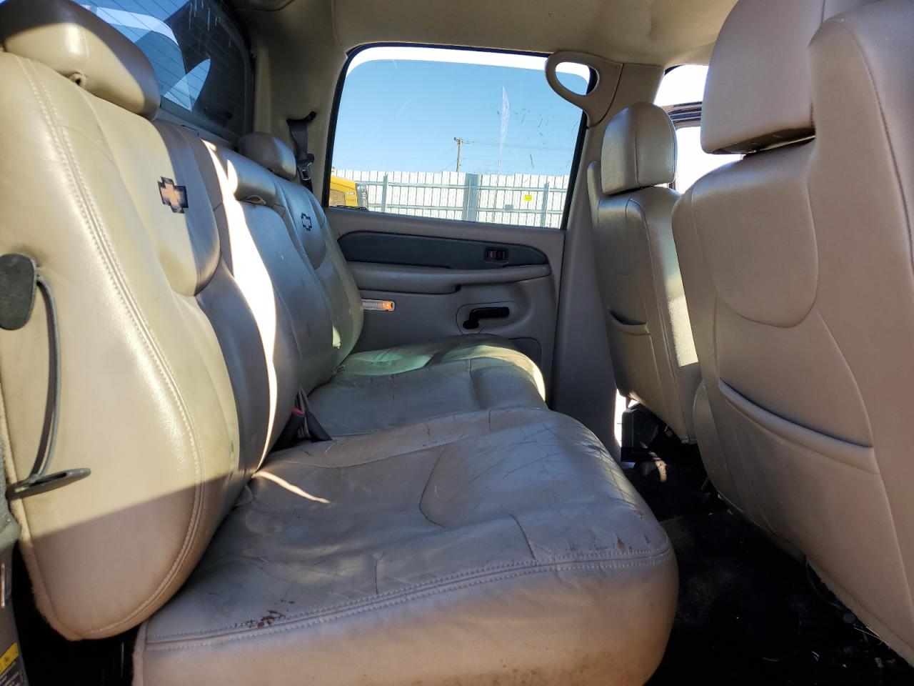 2002 Chevrolet Avalanche - Image 11