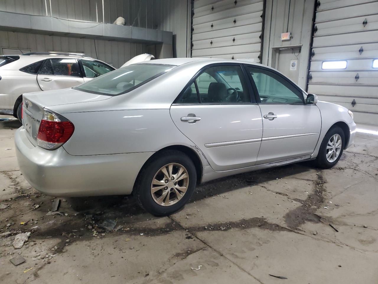 2005 Toyota Camry - Image 3