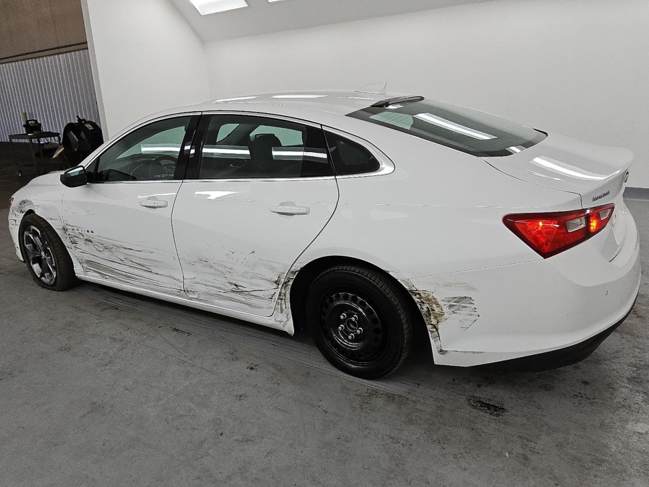 2023 Chevrolet Malibu - Image 2