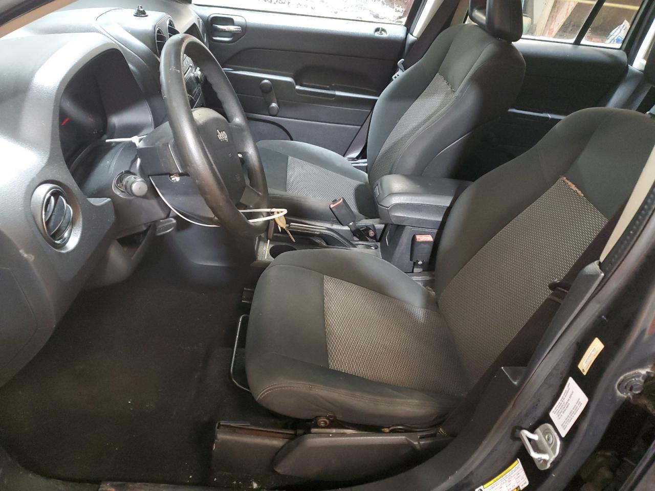 2009 Jeep Compass Sport VIN: 1J4FF47B49D219695 Lot: 41370625