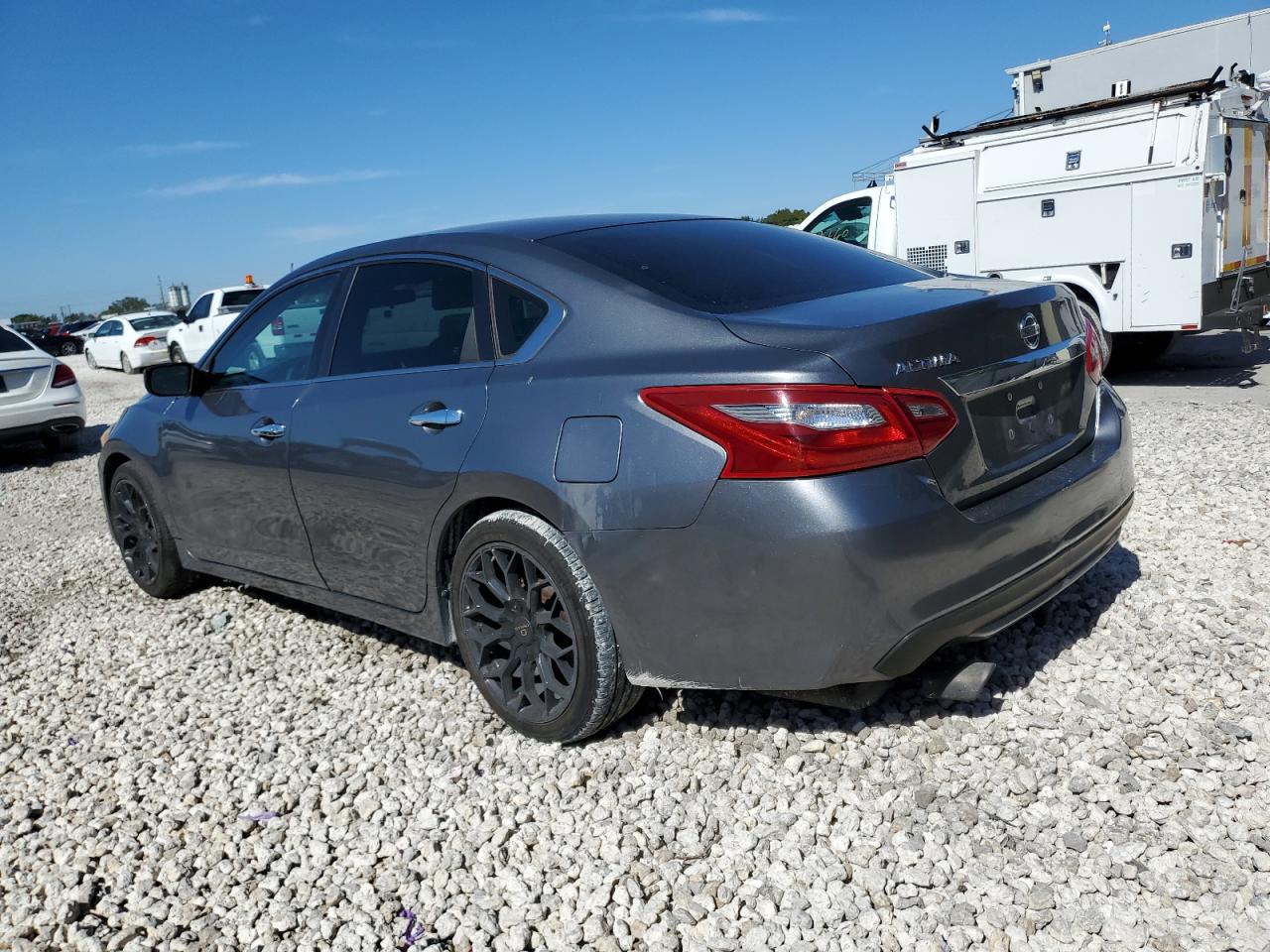 2018 Nissan Altima - Image 2