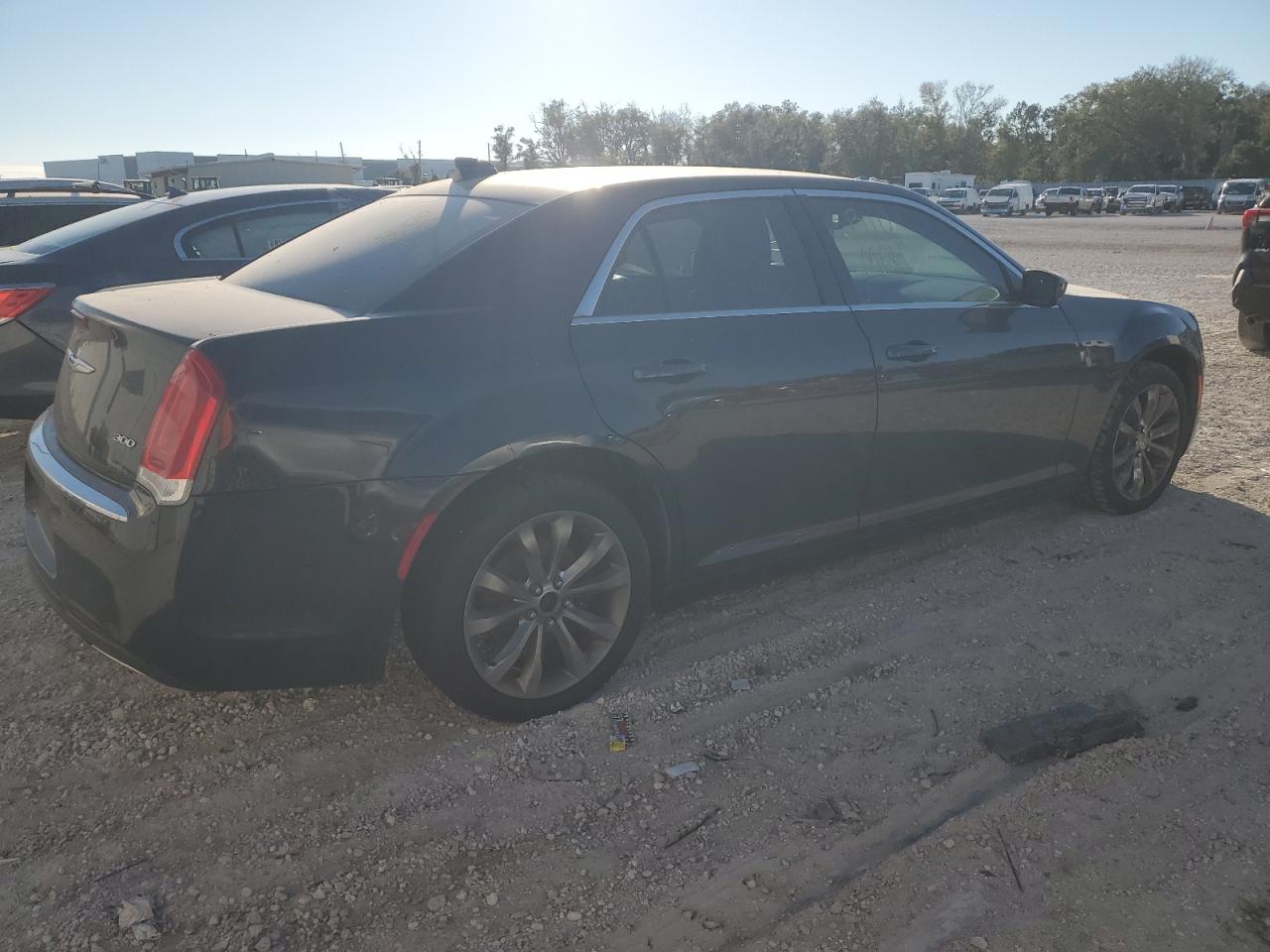 VIN 2C3CCARG5HH614578 2017 CHRYSLER 300 no.3