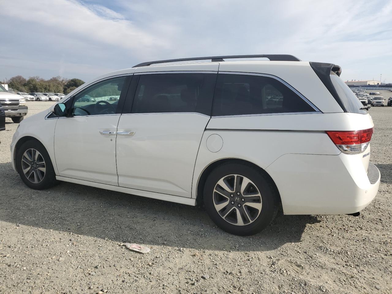2015 Honda Odyssey - Image 2