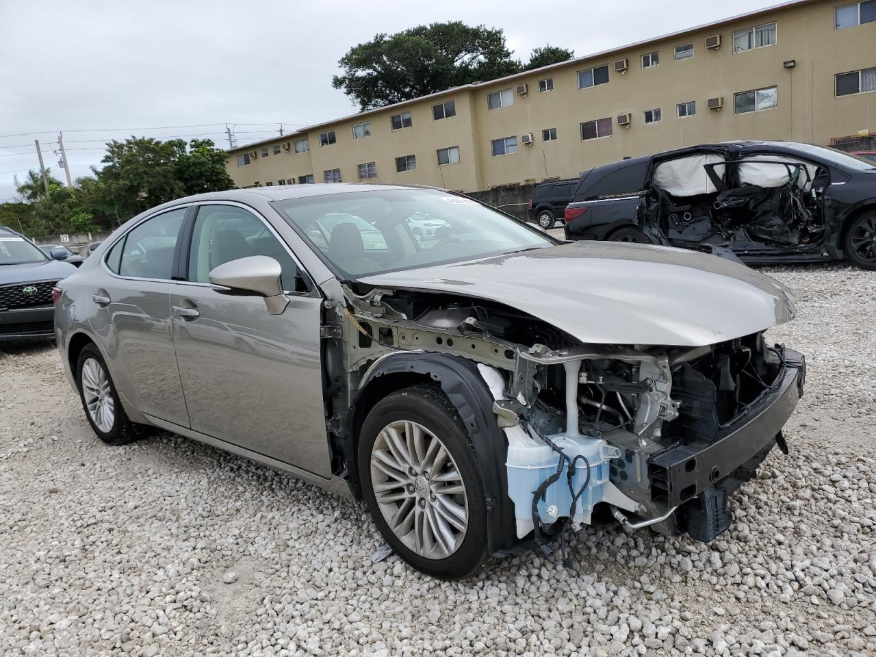 2016 Lexus ES - Image 4