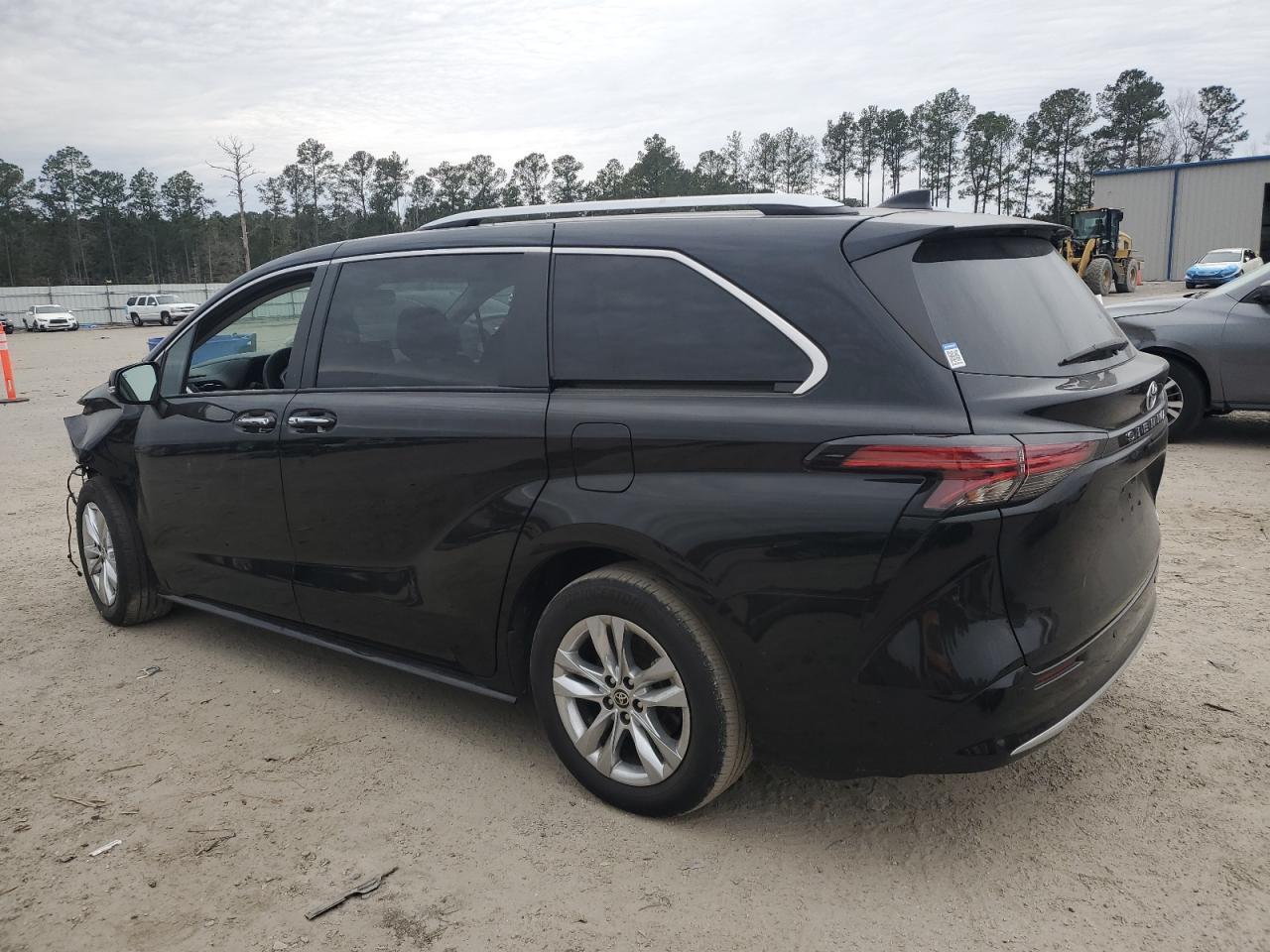 2022 Toyota Sienna - Image 2