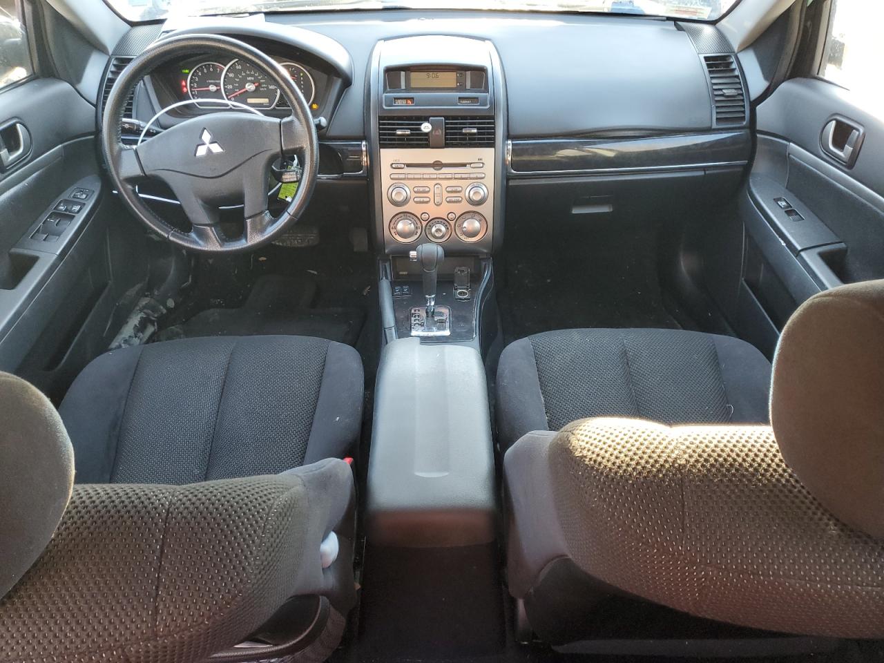 2009 Mitsubishi Galant - Image 8