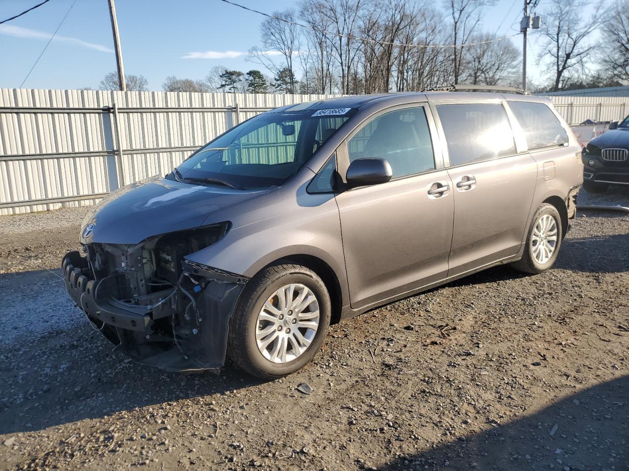 2013 Toyota Sienna - Image 1