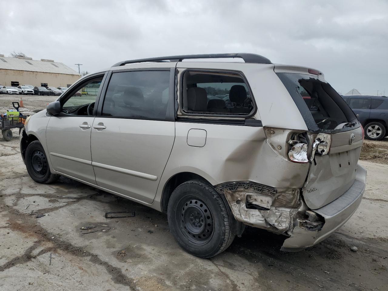 2009 Toyota Sienna - Image 2