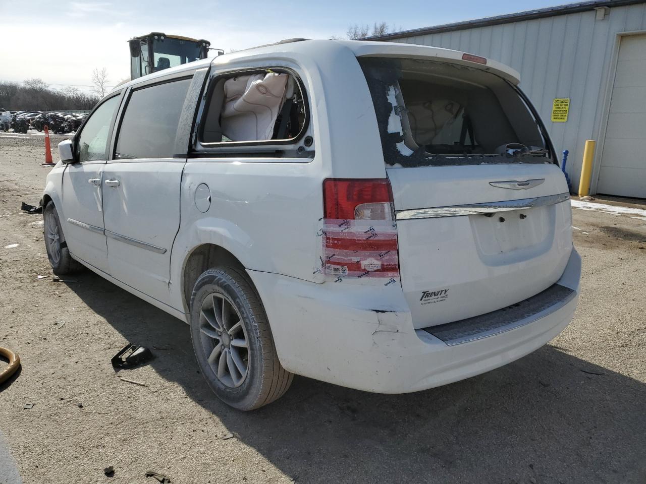 2014 Chrysler Town & Country - Image 2