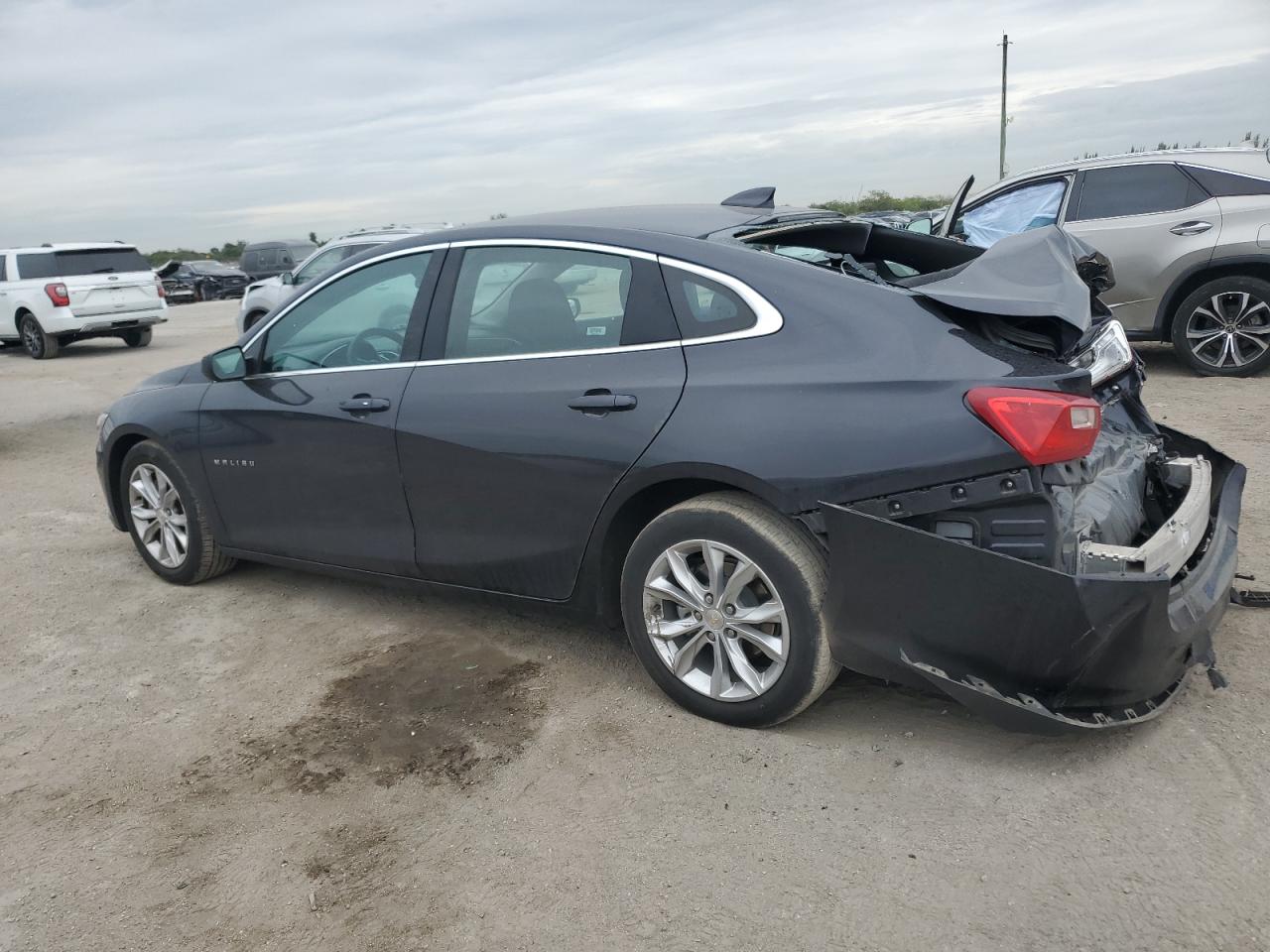 2023 Chevrolet Malibu - Image 2