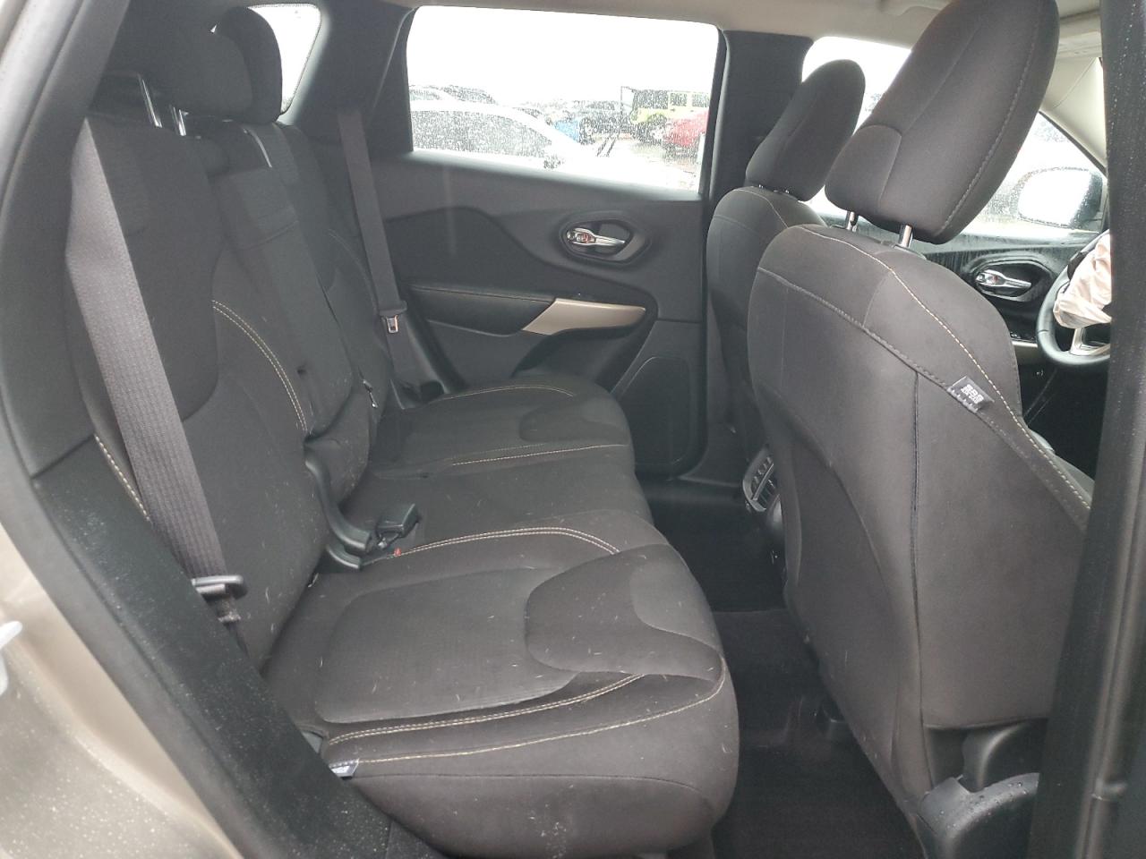 2017 Jeep Grand Cherokee - Image 11