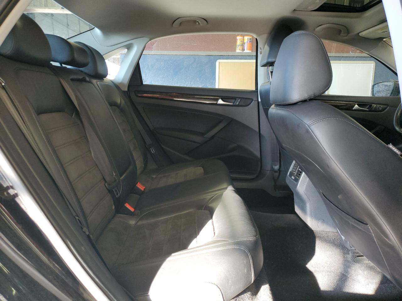 2015 Volkswagen Passat - Image 10