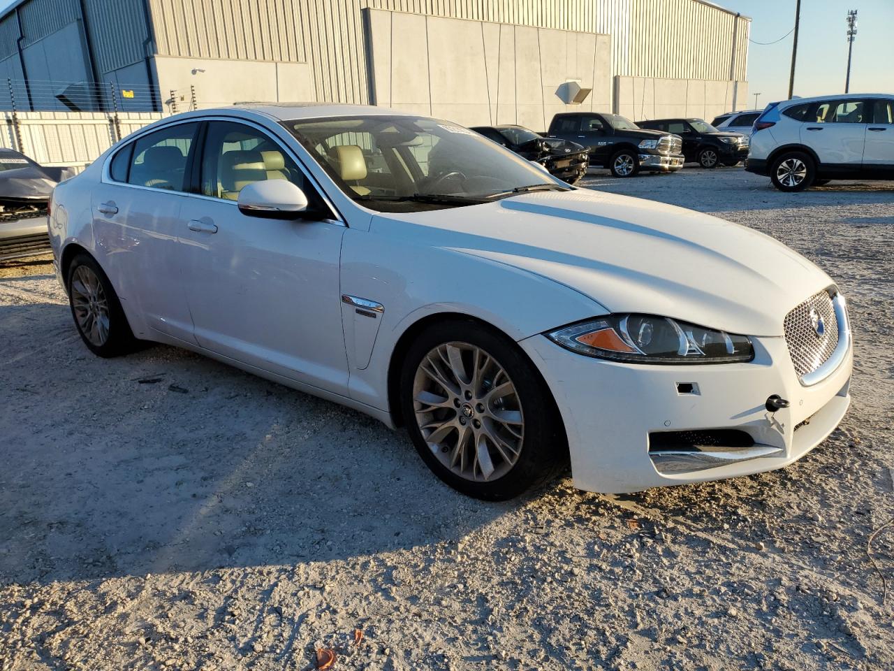 VIN SAJWA0E71D8S91713 2013 JAGUAR XF no.4