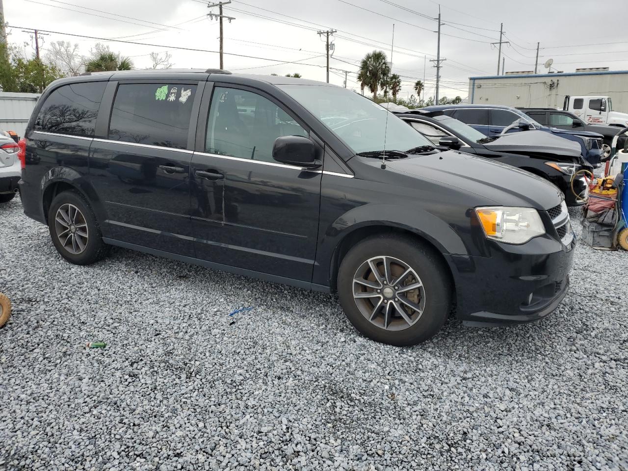 2017 Dodge Caravan - Image 4