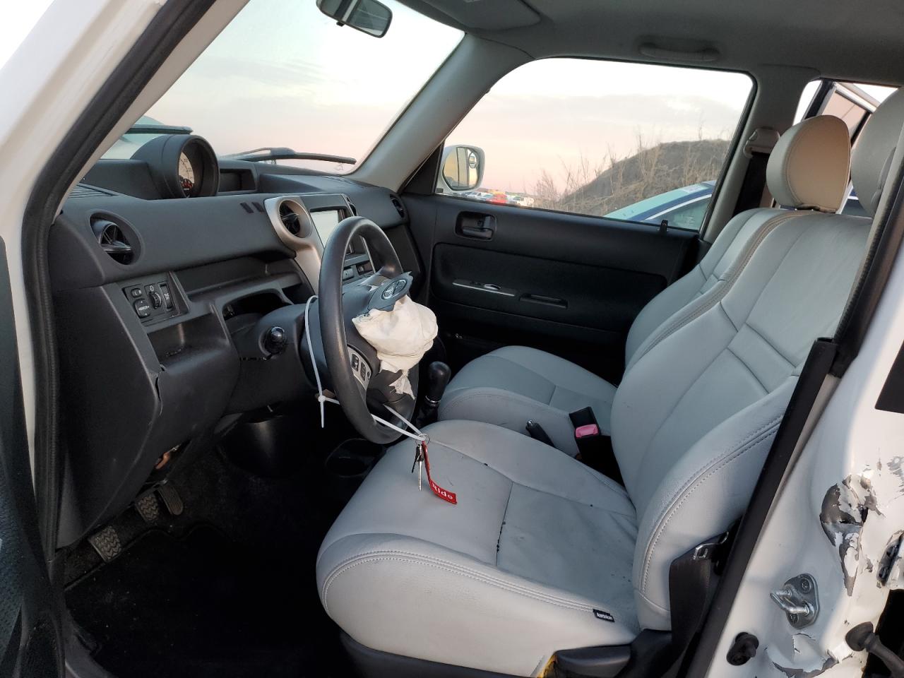 2006 Scion xB - Image 7