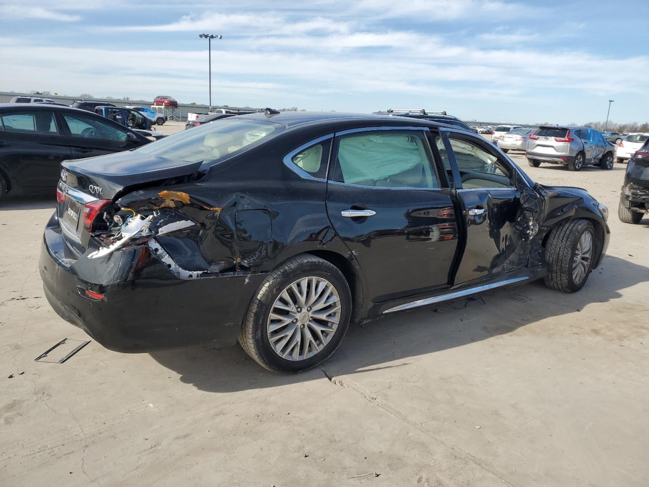 2015 Infiniti Q70 - Image 3