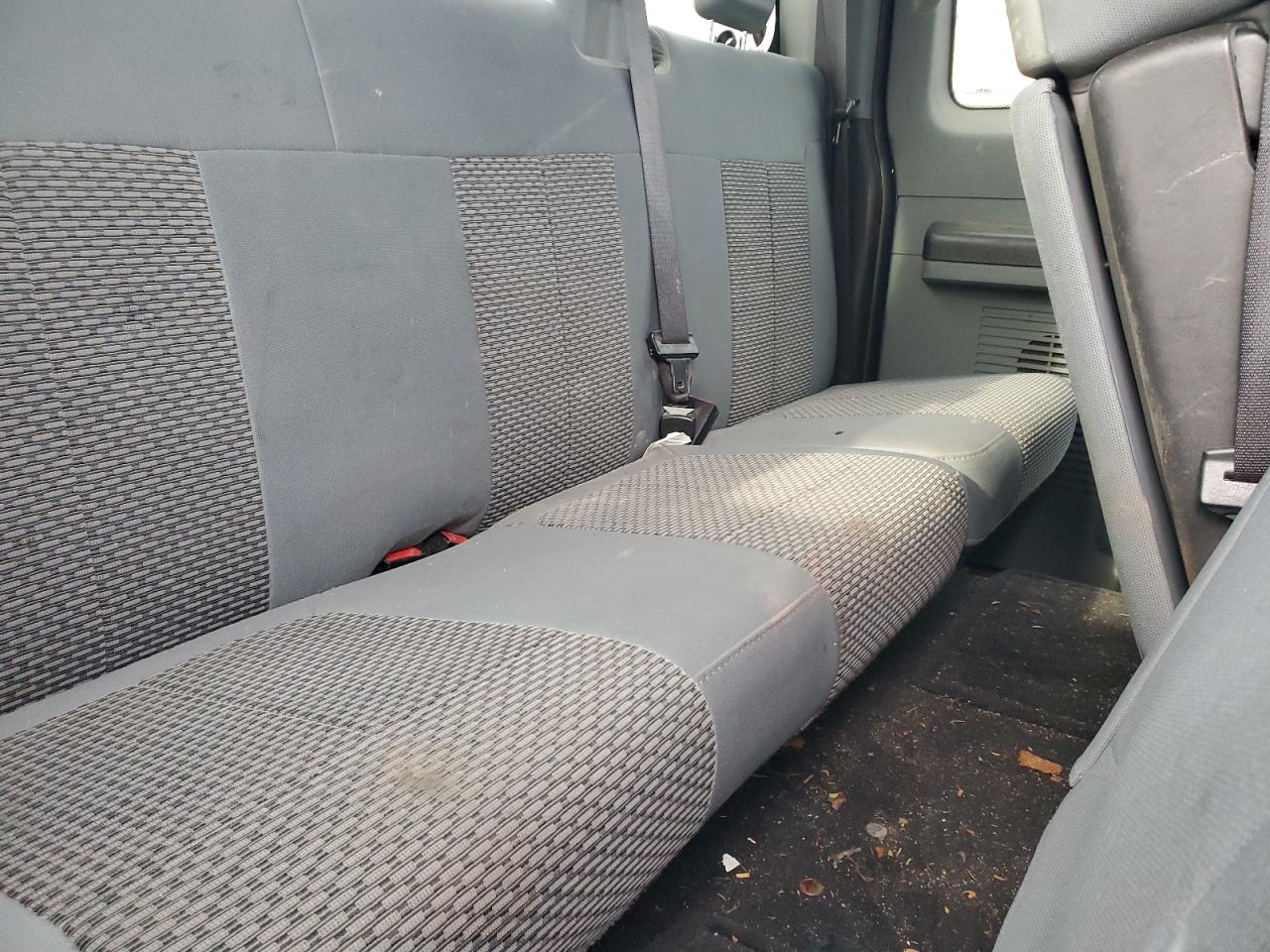 2011 Ford F250 - Image 11