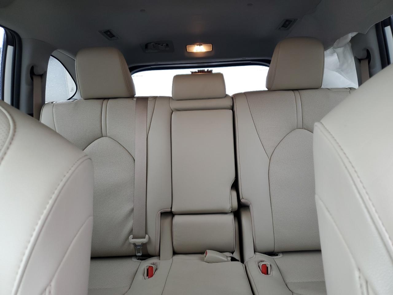 2021 Toyota Highlander - Image 10