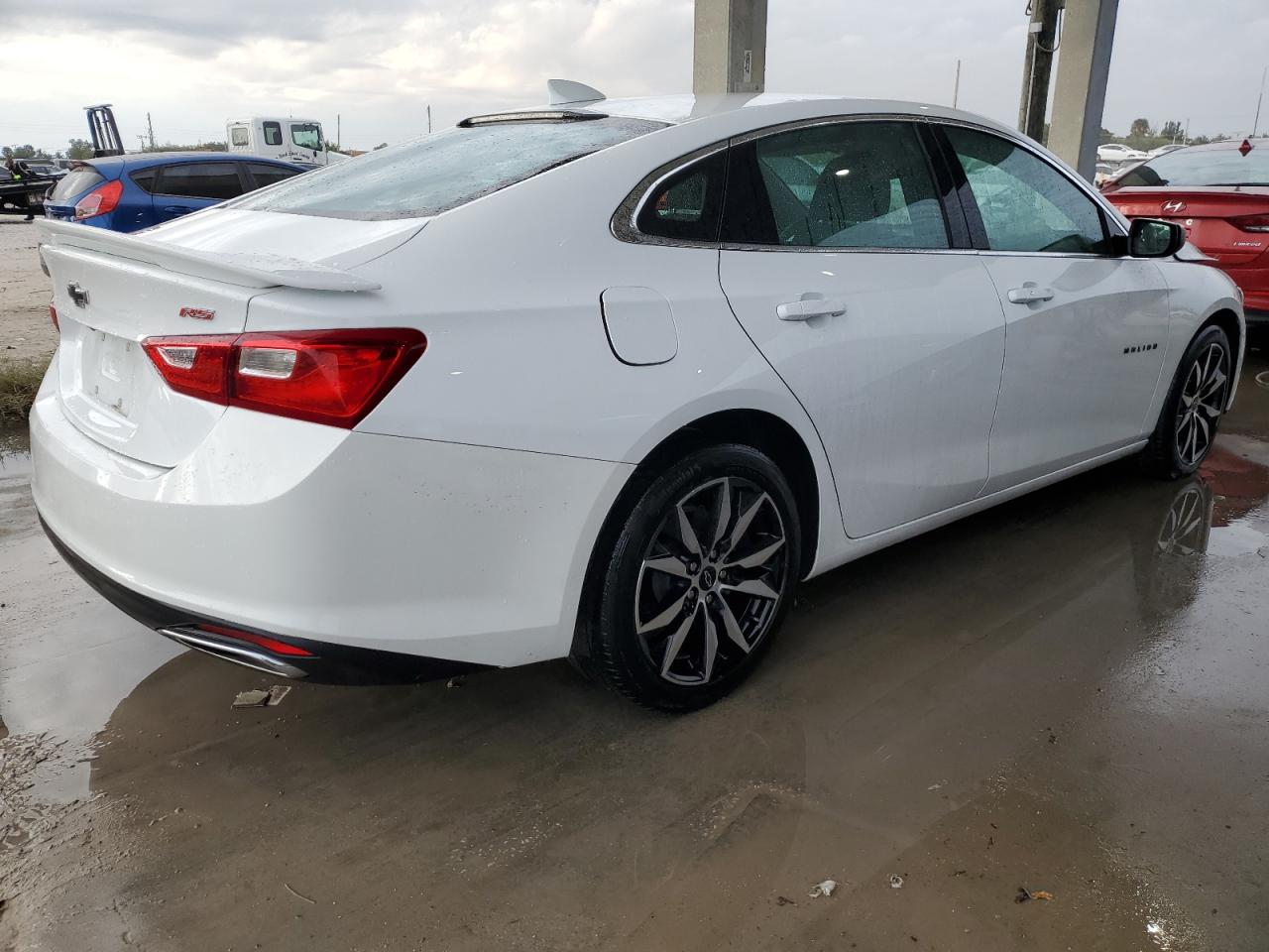 2022 Chevrolet Malibu - Image 3