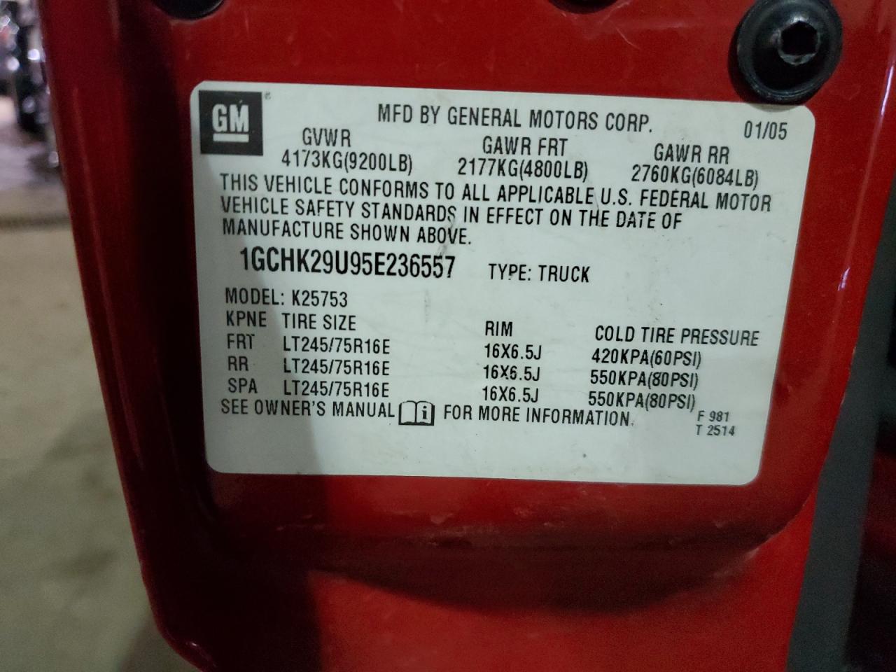 2005 Chevrolet Silverado - Image 12