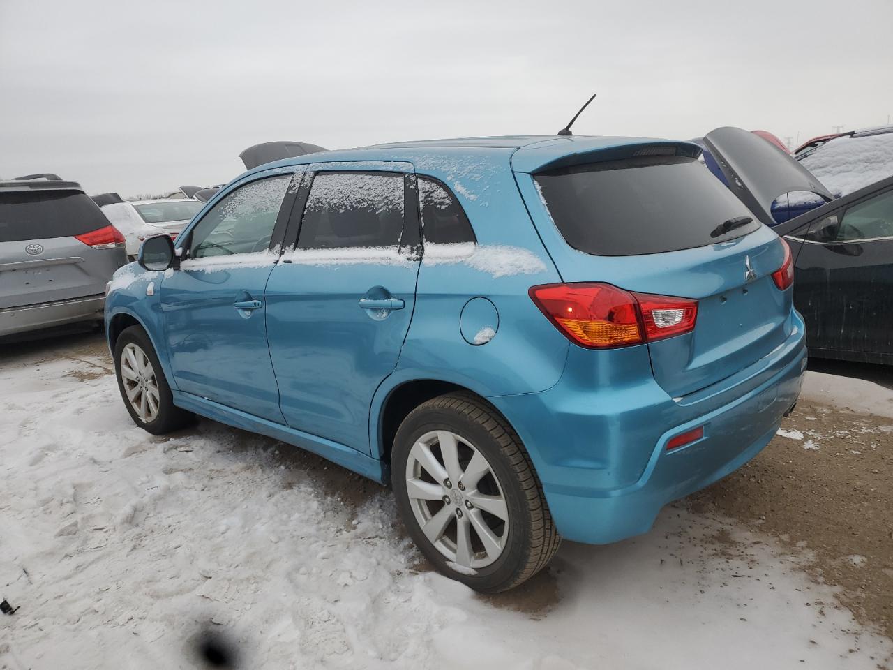 2012 Mitsubishi Outlander - Image 2