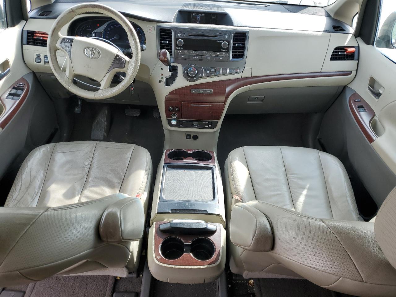 2011 Toyota Sienna - Image 8
