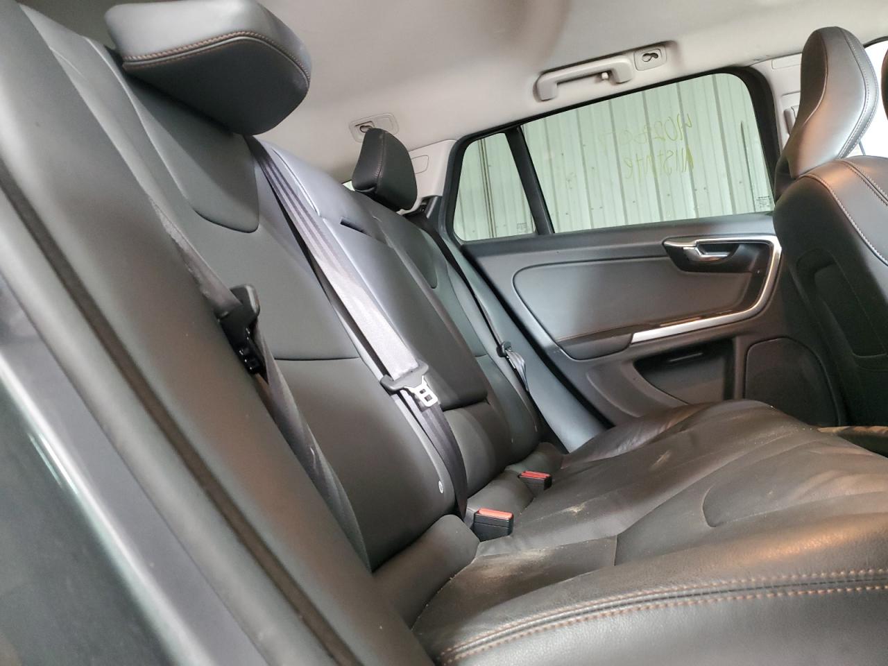 2016 Volvo V60 - Image 11