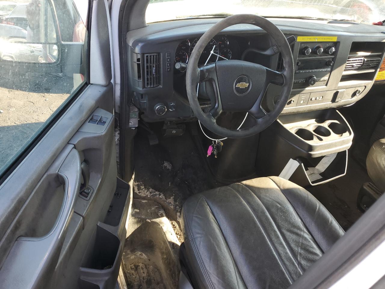 2015 Chevrolet Express - Image 8