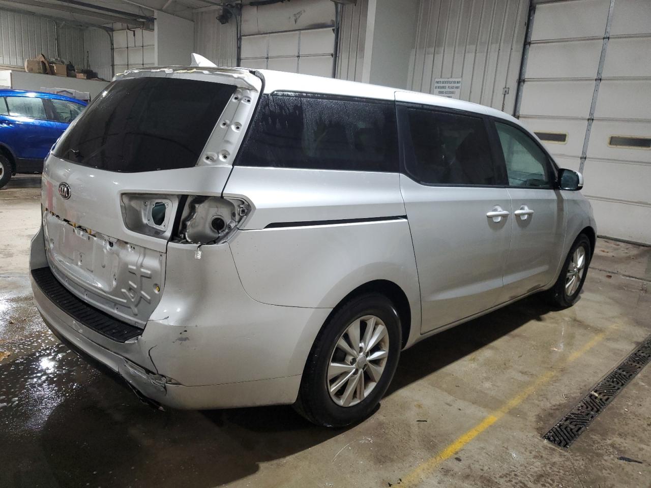 2017 Kia Sedona - Image 3