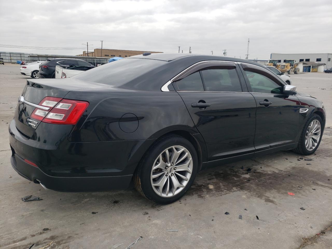 2015 Ford Taurus - Image 3