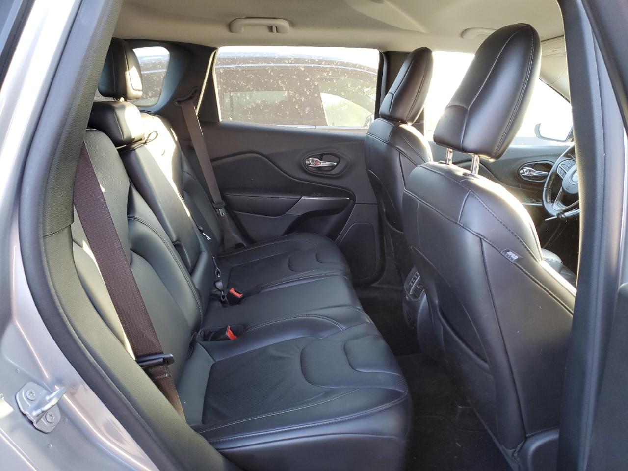 2020 Jeep Grand Cherokee - Image 11
