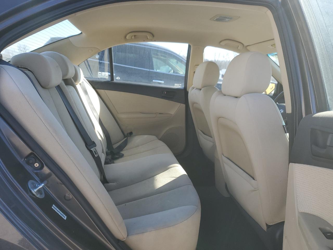 2010 Hyundai Sonata - Image 10