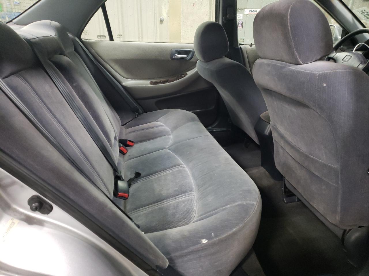2000 Honda Accord - Image 10