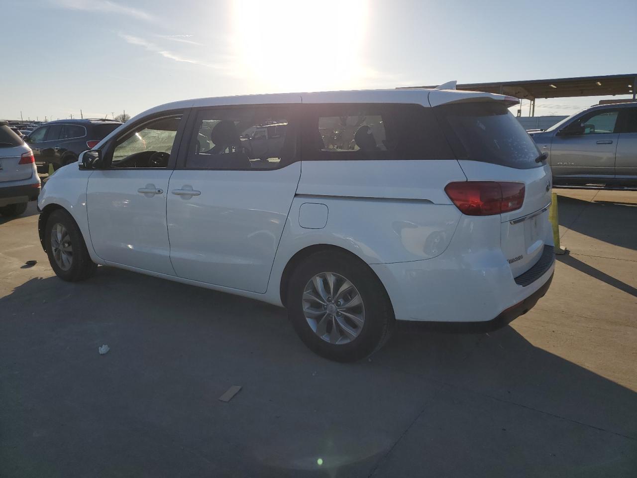 2020 Kia Sedona - Image 2