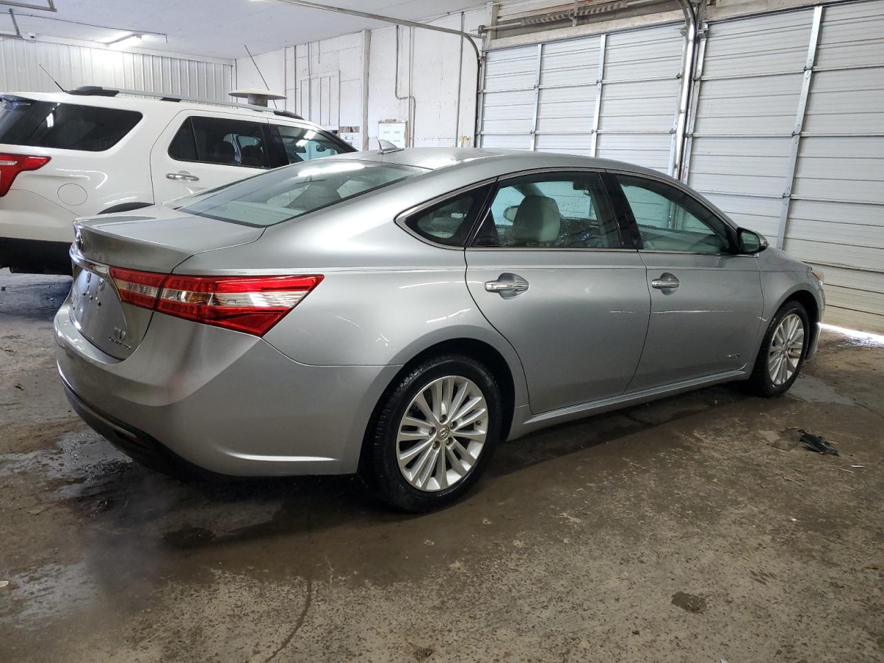 2015 Toyota Avalon - Image 3