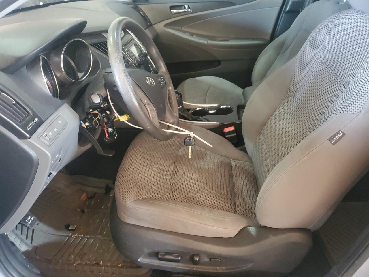 2011 Hyundai Sonata - Image 7